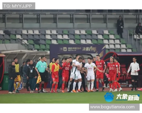 图片翻滚直播:河南队首闯足协杯决赛对阵北京国安 图片翻滚直播:河南队首闯足协杯决赛对阵北京国安